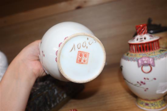 A pair of Chinese famille rose vases and covers, 20th century height 18.5cm